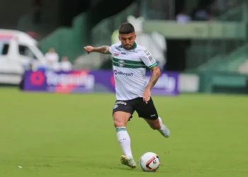 Vasco contrata lateral Victor Luís