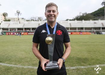 Rafael estava no Palmeiras desde 2022, onde era técnico da equipe Sub-17 e conquistou duas vezes a Copa do Brasil, dois Campeonatos Brasileiro e duas Supercopas do Brasil nos anos de 2022 e 2023, além de ganhar o Campeonato Paulista em 2022. Trabalhou neste período com atletas que depois vieram a ser bicampeões da Copa São Paulo de Futebol Júnior pela equipe Sub-20. O treinador falou sobre a sua volta ao Gigante da Colina.