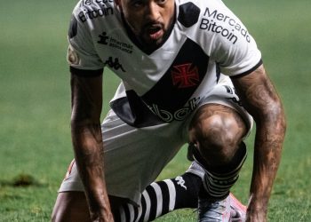 Vasco convoca jogadores para ocupar lugar de Paulinho