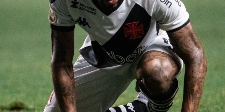 Vasco convoca jogadores para ocupar lugar de Paulinho