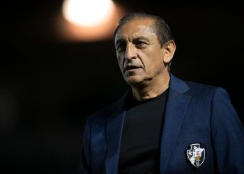 Ramón Diaz cobra elenco do Vasco antes de partida contra Nova Iguaçu
