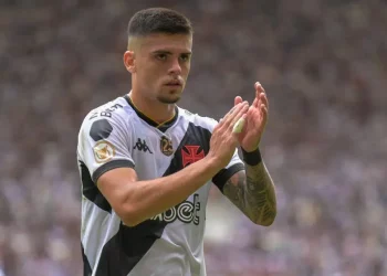 Vasco recebe proposta milionária por Gabriel Pec