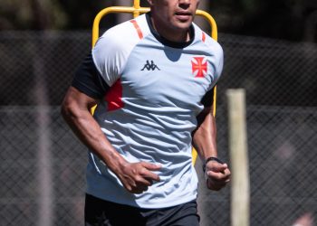 Vasco tem 7 estrangeiros no elenco e negocia com mais dois