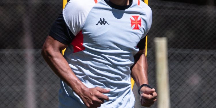 Vasco tem 7 estrangeiros no elenco e negocia com mais dois