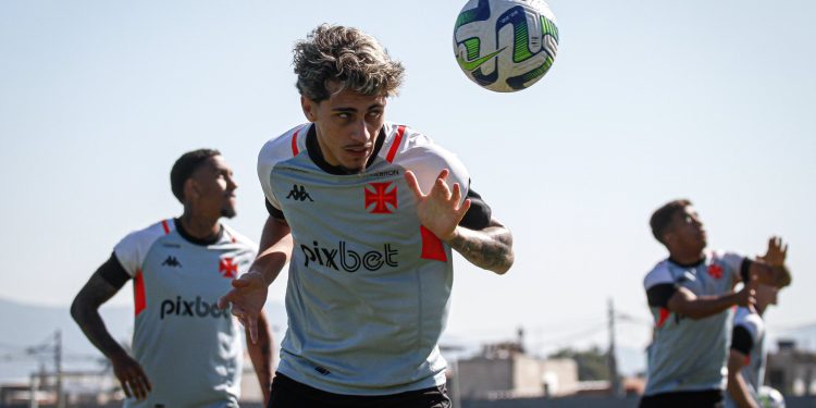 Botafogo insiste em contratar joia revelada pelo Vasco