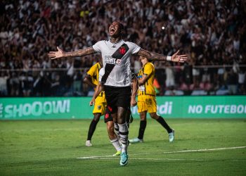 Vasco vence o Volta Redonda por 2 a 1