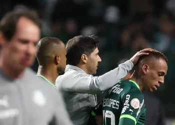 Abel Ferreira revela futuro de Breno Lopes, desejado pelo Vasco