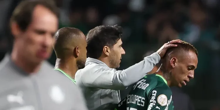 Abel Ferreira revela futuro de Breno Lopes, desejado pelo Vasco