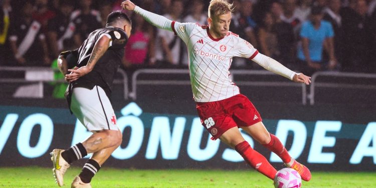 Alvo do Vasco, Pedro Henrique deve fechar com antigo rival do Cruzmaltino