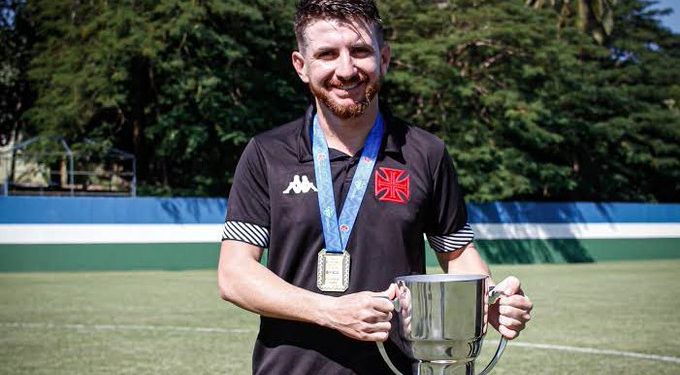 Ex-Vasco, William Batista fecha com outra SAF