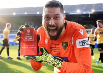 Ex-Vasco classifica time da 6ª divisão inglesa nas oitavas da FA Cup e dispara: "Pequenos pagam melhor que Séries A e B do Brasil"