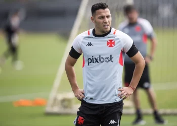 Ex-Vasco sofre lesão e preocupa para a temporada