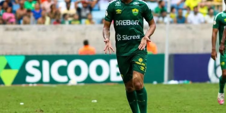 Ex-alvo do Vasco é afastado do Cuiabá e pode sair do clube