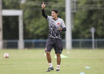 Ex-técnico do base do Vasco assina com novo clube