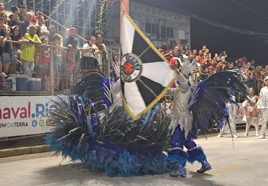 Força Jovem Vasco tem problemas no desfile e sofre com riscos na Série Prata