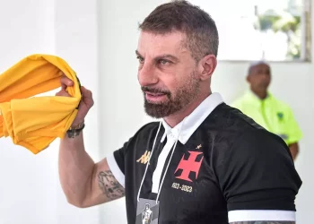 Gestão de Pedrinho no Vasco inicia com modalidade desportiva sendo desativada; torcida reclama