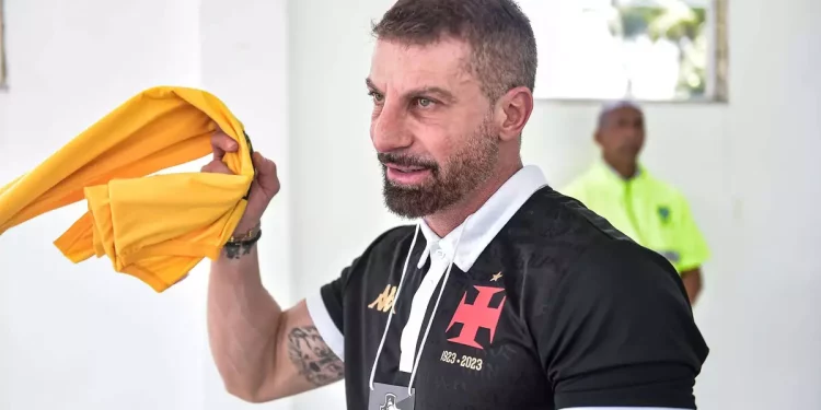Gestão de Pedrinho no Vasco inicia com modalidade desportiva sendo desativada; torcida reclama