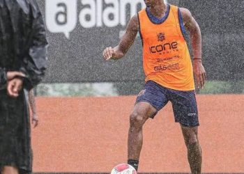 Carlinhos não jogará Copa do Brasil caso seja contratado pelo Vasco; entenda