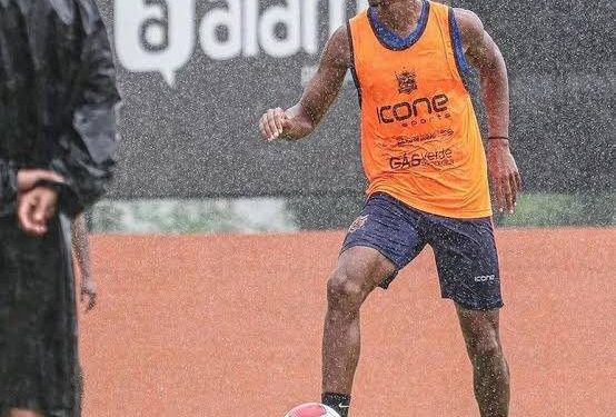 Carlinhos não jogará Copa do Brasil caso seja contratado pelo Vasco; entenda