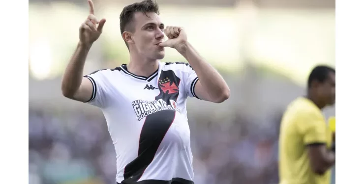 Jogador é um dos queridos da torcida e titular absoluto na equipe de Ramón Diaz, se destacando na lateral