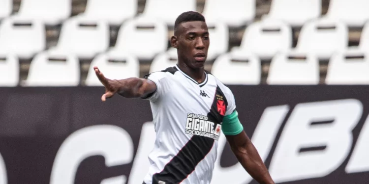 Léo, líder do Vasco, se torna voz importante contra o preconceito