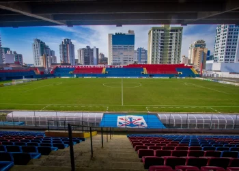 Torcedores do Marcílio Dias tentaram atrapalhar sono do elenco do Vasco