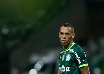 Palmeiras pede valor exorbitante para emprestar Breno Lopes ao Vasco