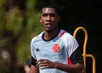 Sem Vegetti, Vasco vai precisar recorrer a base