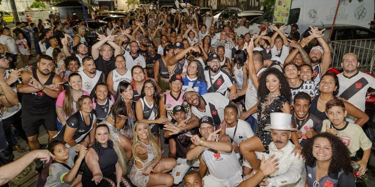 Com cobertura do Papo na Colina, escola de samba Força Jovem Vasco vai desfilar nesta sexta
