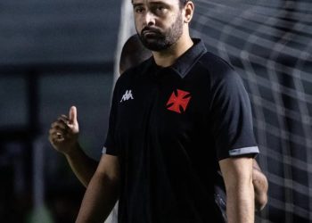 Vasco contrata mais um profissional para auxiliar na preparação física