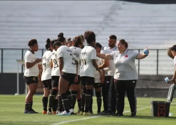 Vasco contrata três jogadoras para o futebol feminino