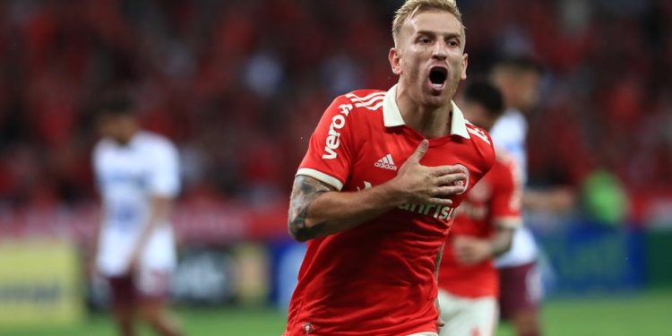 Vasco não consegue investimento e perde atacante para o Corinthians