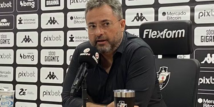 Após recusa de André Silva, Vasco vai atrás de outro atacante até o fechamento da janela