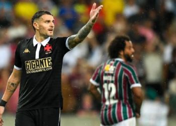 Vegetti, do Vasco, detona arbitragem do Campeonato Carioca