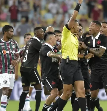 Vergonha! Relatório da FFERJ não identifica erros em Fluminense x Vasco