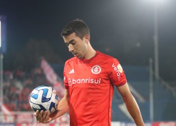 lances de Carlos De Pena, meia desejado pelo Vasco