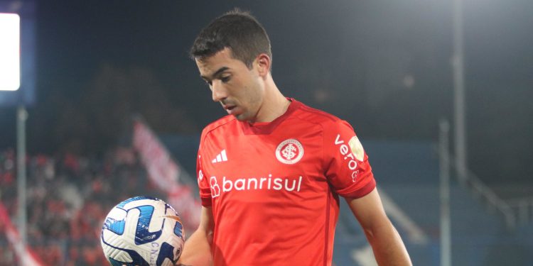 lances de Carlos De Pena, meia desejado pelo Vasco