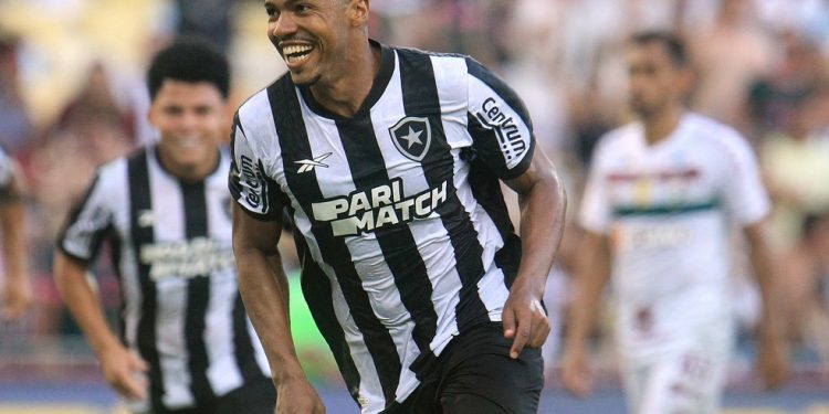 Alvo do Vasco, Marlon Freitas fala sobre críticas recebidas no Botafogo