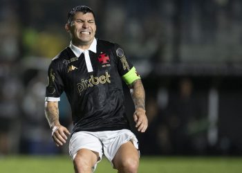 Após um Carioca em baixa, Vasco avança na renovação com Medel