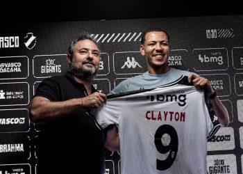 Clayton é apresentado no Vasco e afirma: "Não pensei duas vezes"