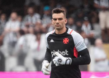 Descubra o que falta para Léo Jardim renovar com o Vasco