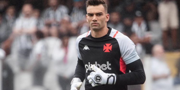 Descubra o que falta para Léo Jardim renovar com o Vasco