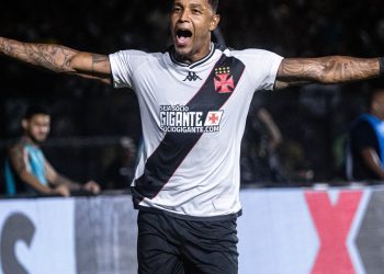 David vive momento de artilheiro no Vasco
