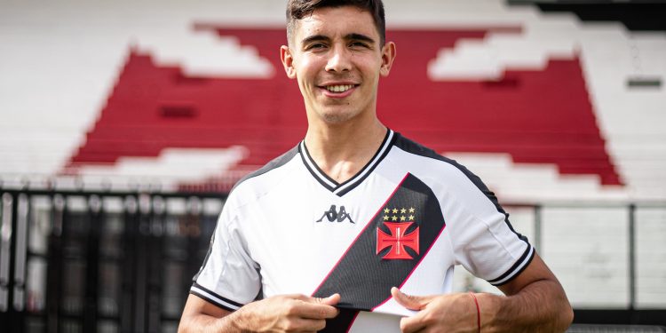 Ele chegou agora, pediu para bater pênalti e ajudou o Vasco na classificação