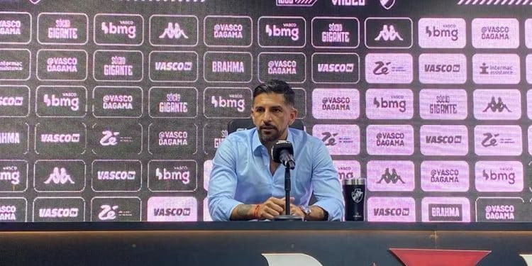 Emiliano Díaz comentou sobre o tema em coletiva, mas desviou de detalhes no final de sua resposta