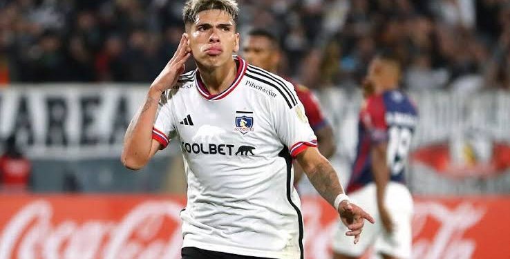 Emprestado pelo Vasco, Palacios classifica Colo-Colo para a Libertadores