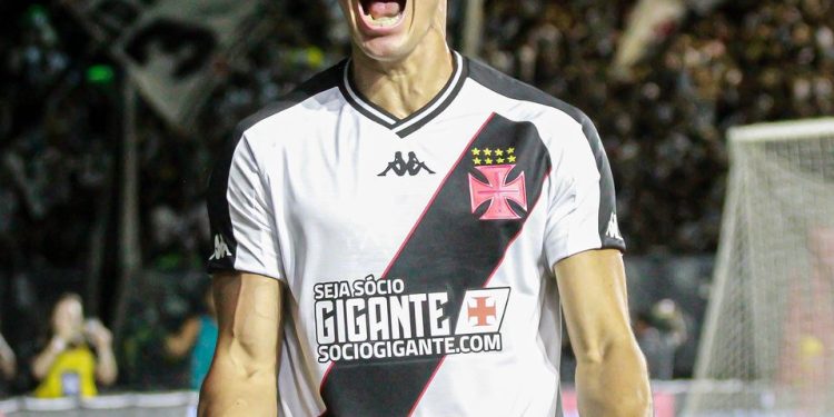 Galdames é o volante com mais participações em gols no Brasil desde sua estreia no Vasco