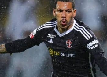 Confira o tempo de contrato de Clayton Silva com o Vasco