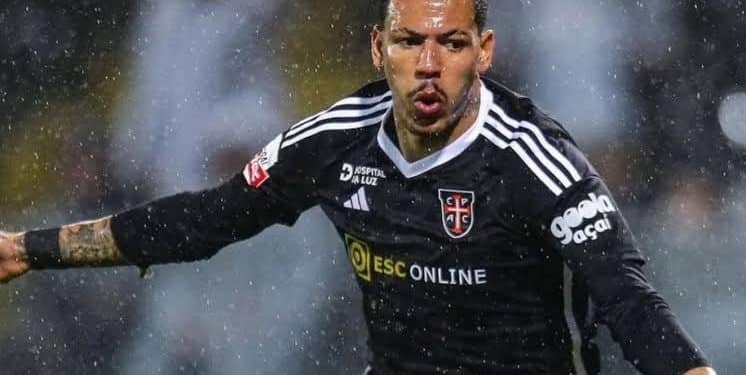 Confira o tempo de contrato de Clayton Silva com o Vasco