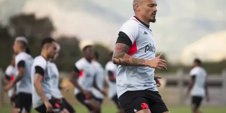 Vai sair ou ficar? Vasco toma decisão sobre futuro de Maicon